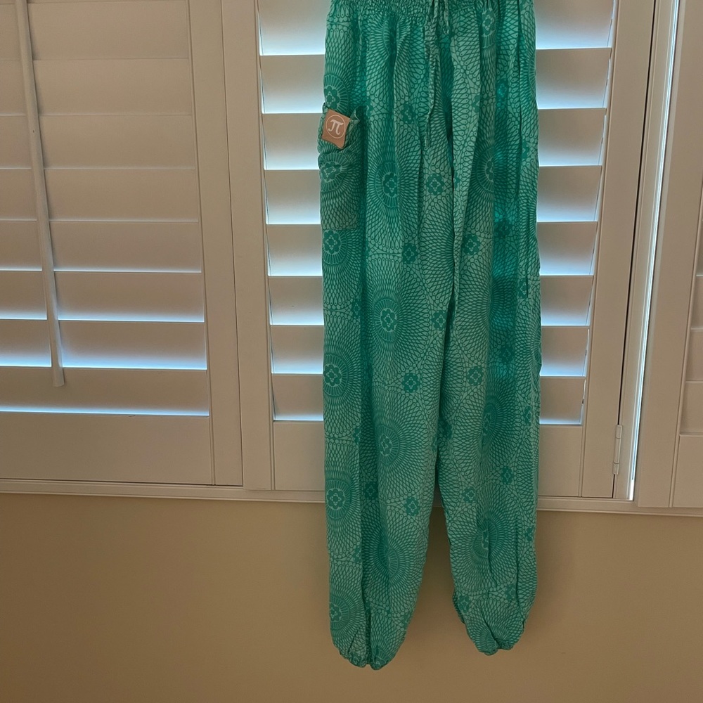 Pi yoga paints like new